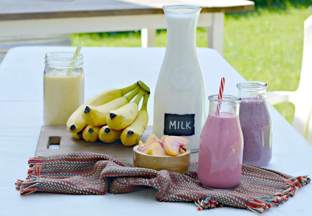 These three nutritious smoothie recipes are all made with delicious milk and taste great. They make for a perfect breakfast before school.