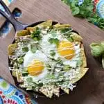 Estos Chilaquiles Verdes ademas de ser un desayuno completo y muy rico son tambien una nueva forma de cambiar las frituras por alimentos sin grasa, Te invito a que los pruebes!