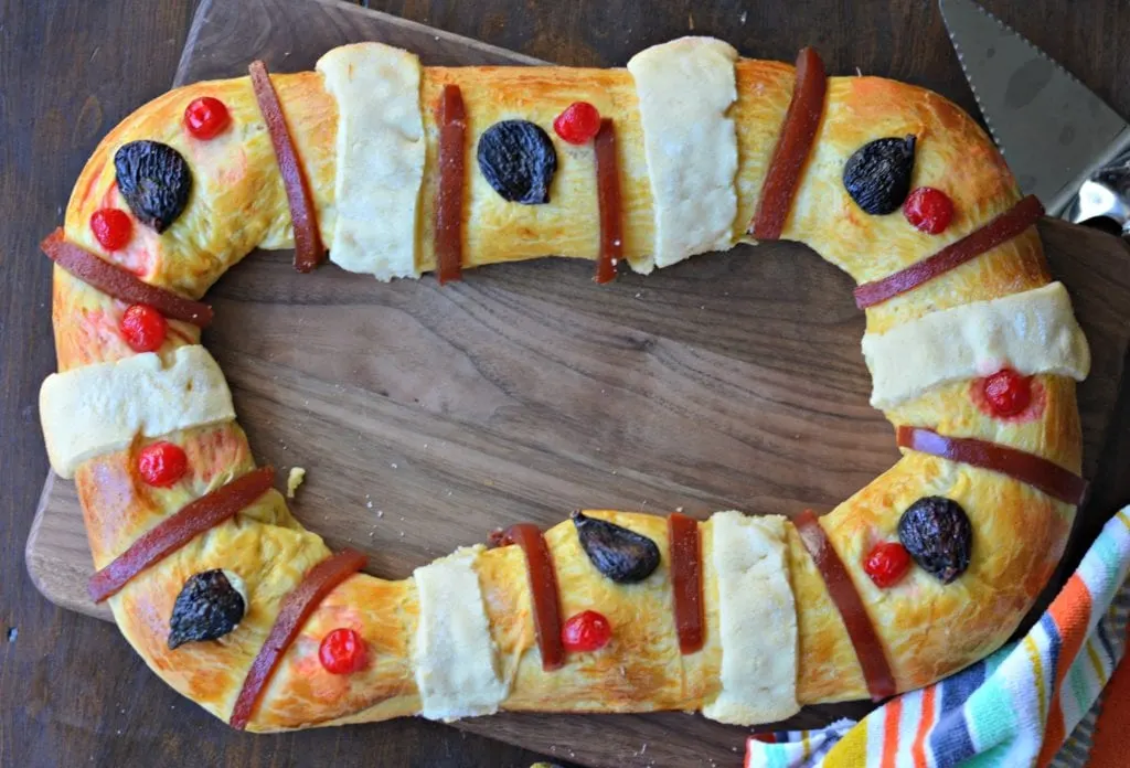 Rosca de Reyes ready to cut and enjoy with family