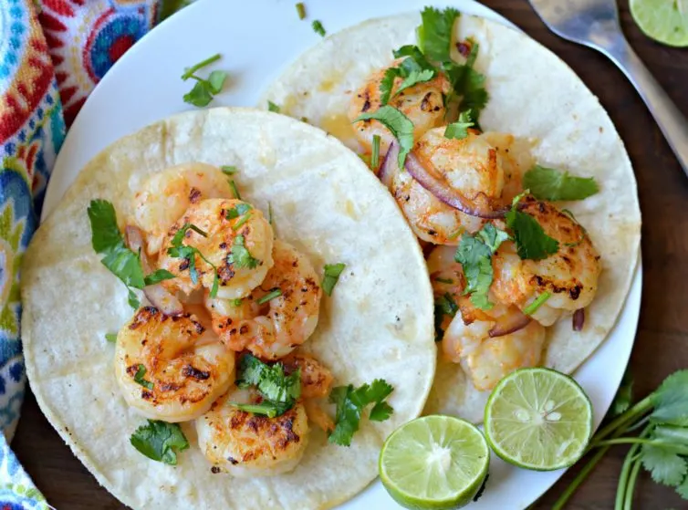 mexican style garlic shrimp (camarones al mojo de ajo) in tacos