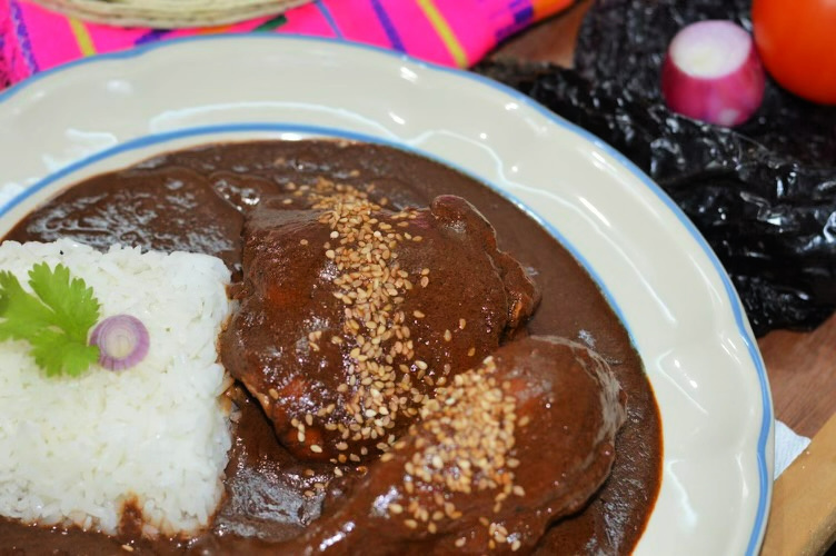 Pieces of chicken with a delicious mole sauce