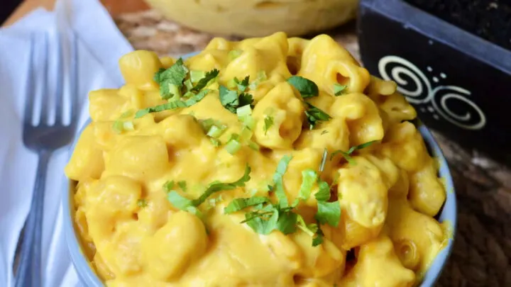Creay mac and cheese in a bowl