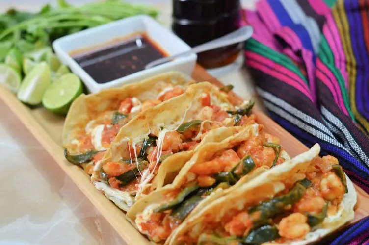 4 spicy shrimp tacos with chipotle sauce